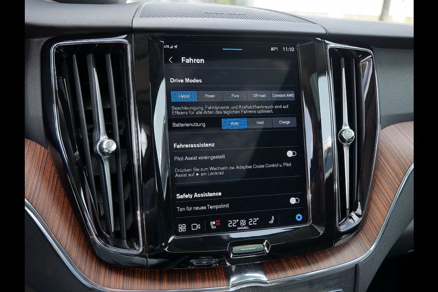 Volvo XC60 2.0 T8 Plug-in hybrid AWD Plus Dark (335kW/455PK) FULL OPTION (PANO / TREKH) ** 1e EIG - Ex VOLVO) ** INFORMEER OOK NAAR ONZE AANTREKKELIJKE FINANCIAL-LEASE TARIEVEN **