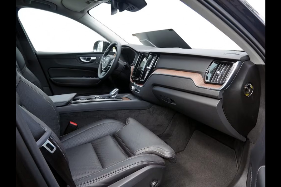 Volvo XC60 2.0 T8 Plug-in hybrid AWD Plus Dark (335kW/455PK) FULL OPTION (PANO / TREKH) ** 1e EIG - Ex VOLVO) ** INFORMEER OOK NAAR ONZE AANTREKKELIJKE FINANCIAL-LEASE TARIEVEN **