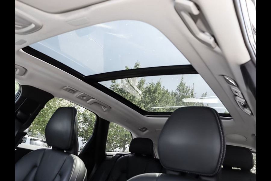 Volvo XC60 2.0 T8 Plug-in hybrid AWD Plus Dark (335kW/455PK) FULL OPTION (PANO / TREKH) ** 1e EIG - Ex VOLVO) ** INFORMEER OOK NAAR ONZE AANTREKKELIJKE FINANCIAL-LEASE TARIEVEN **