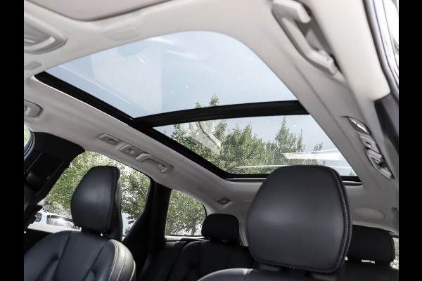 Volvo XC60 2.0 T8 Plug-in hybrid AWD Plus Dark (335kW/455PK) FULL OPTION (PANO / TREKH) ** 1e EIG - Ex VOLVO) ** INFORMEER OOK NAAR ONZE AANTREKKELIJKE FINANCIAL-LEASE TARIEVEN **