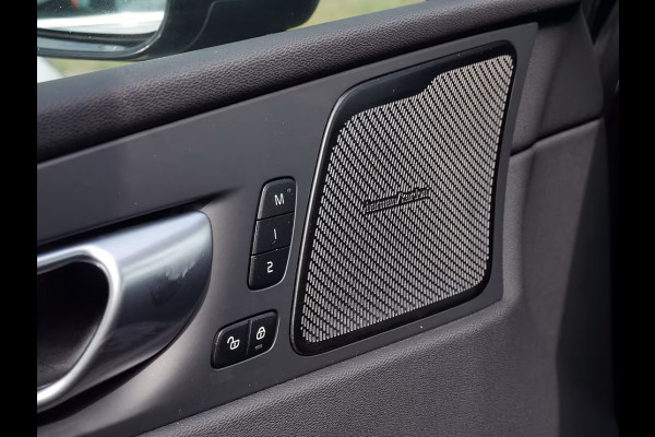 Volvo XC60 2.0 T8 Plug-in hybrid AWD Plus Dark (335kW/455PK) FULL OPTION (PANO / TREKH) ** 1e EIG - Ex VOLVO) ** INFORMEER OOK NAAR ONZE AANTREKKELIJKE FINANCIAL-LEASE TARIEVEN **