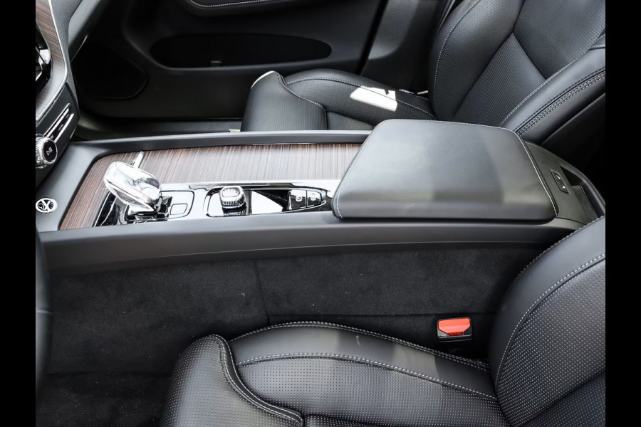 Volvo XC60 2.0 T8 Plug-in hybrid AWD Plus Dark (335kW/455PK) FULL OPTION (PANO / TREKH) ** 1e EIG - Ex VOLVO) ** INFORMEER OOK NAAR ONZE AANTREKKELIJKE FINANCIAL-LEASE TARIEVEN **