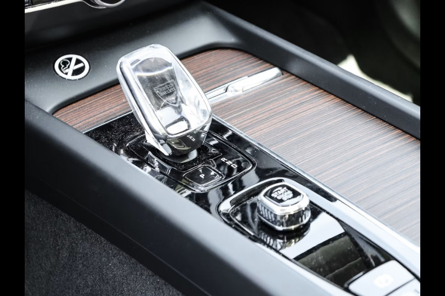 Volvo XC60 2.0 T8 Plug-in hybrid AWD Plus Dark (335kW/455PK) FULL OPTION (PANO / TREKH) ** 1e EIG - Ex VOLVO) ** INFORMEER OOK NAAR ONZE AANTREKKELIJKE FINANCIAL-LEASE TARIEVEN **