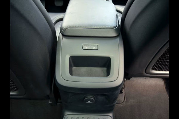 Volvo XC60 2.0 T8 Plug-in hybrid AWD Plus Dark (335kW/455PK) FULL OPTION (PANO / TREKH) ** 1e EIG - Ex VOLVO) ** INFORMEER OOK NAAR ONZE AANTREKKELIJKE FINANCIAL-LEASE TARIEVEN **