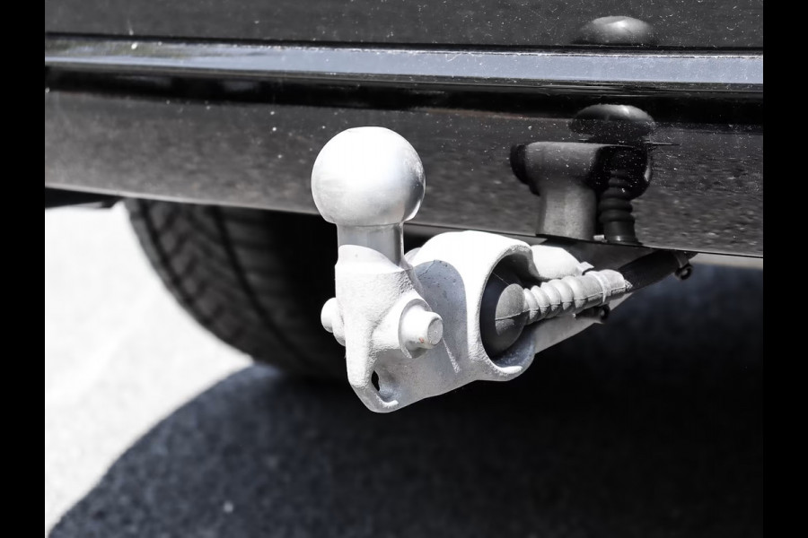 Volvo XC60 2.0 T8 Plug-in hybrid AWD Plus Dark (335kW/455PK) FULL OPTION (PANO / TREKH) ** 1e EIG - Ex VOLVO) ** INFORMEER OOK NAAR ONZE AANTREKKELIJKE FINANCIAL-LEASE TARIEVEN **