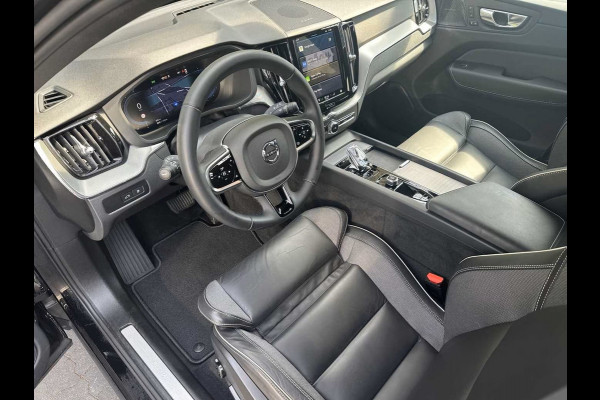Volvo XC60 2.0 T8 Plug-in hybrid AWD Plus Black (335kW/455PK) FULL OPTION (PANO / TREKH) ** 1e EIG - Ex VOLVO) ** INFORMEER OOK NAAR ONZE AANTREKKELIJKE FINANCIAL-LEASE TARIEVEN **