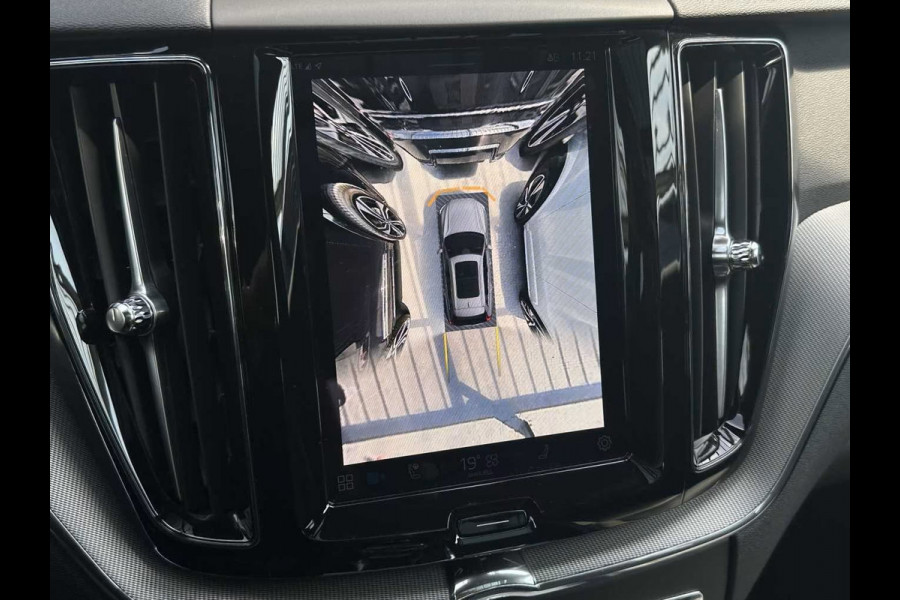 Volvo XC60 2.0 T8 Plug-in hybrid AWD Plus Black (335kW/455PK) FULL OPTION (PANO / TREKH) ** 1e EIG - Ex VOLVO) ** INFORMEER OOK NAAR ONZE AANTREKKELIJKE FINANCIAL-LEASE TARIEVEN **