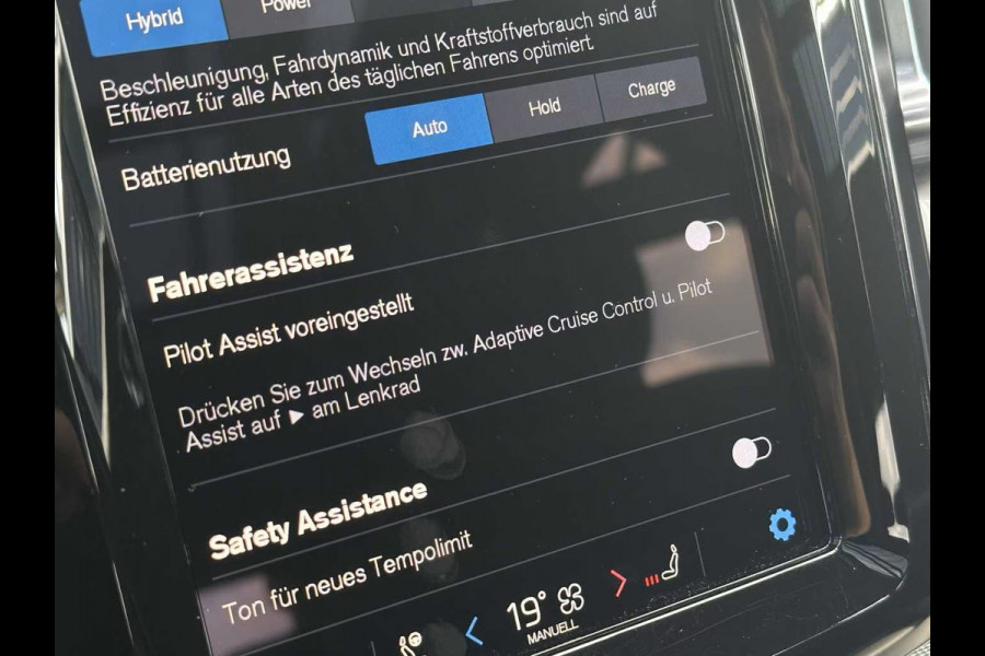 Volvo XC60 2.0 T8 Plug-in hybrid AWD Plus Black (335kW/455PK) FULL OPTION (PANO / TREKH) ** 1e EIG - Ex VOLVO) ** INFORMEER OOK NAAR ONZE AANTREKKELIJKE FINANCIAL-LEASE TARIEVEN **