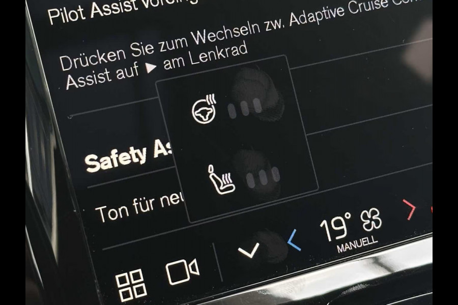 Volvo XC60 2.0 T8 Plug-in hybrid AWD Plus Black (335kW/455PK) FULL OPTION (PANO / TREKH) ** 1e EIG - Ex VOLVO) ** INFORMEER OOK NAAR ONZE AANTREKKELIJKE FINANCIAL-LEASE TARIEVEN **