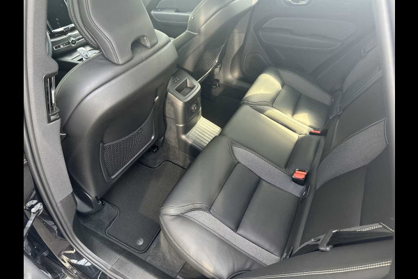 Volvo XC60 2.0 T8 Plug-in hybrid AWD Plus Black (335kW/455PK) FULL OPTION (PANO / TREKH) ** 1e EIG - Ex VOLVO) ** INFORMEER OOK NAAR ONZE AANTREKKELIJKE FINANCIAL-LEASE TARIEVEN **
