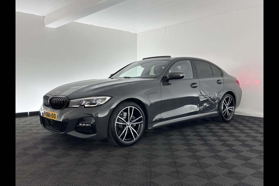 BMW 3-serie 320e Business Edition Plus (INCL.BTW) *PANO | LASER-LIGHT | FULL-LEATHER | ADAPTIVE-CRUISE | CAMERA | SPORT/HEATED-SEATS | DIGI-COCKPIT | KEYLESS | HIFI-SOUND | AMBIENT-LIGHT | DAB+ | NAVI-FULLMAP | 19''ALU*