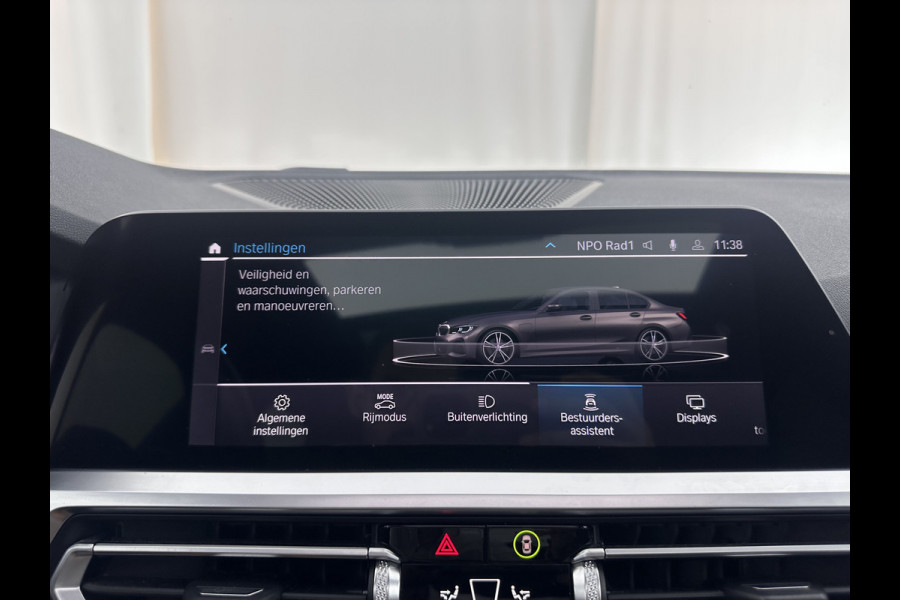 BMW 3-serie 320e Business Edition Plus (INCL.BTW) *PANO | LASER-LIGHT | FULL-LEATHER | ADAPTIVE-CRUISE | CAMERA | SPORT/HEATED-SEATS | DIGI-COCKPIT | KEYLESS | HIFI-SOUND | AMBIENT-LIGHT | DAB+ | NAVI-FULLMAP | 19''ALU*