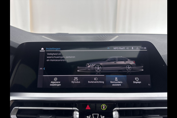 BMW 3-serie 320e Business Edition Plus (INCL.BTW) *PANO | LASER-LIGHT | FULL-LEATHER | ADAPTIVE-CRUISE | CAMERA | SPORT/HEATED-SEATS | DIGI-COCKPIT | KEYLESS | HIFI-SOUND | AMBIENT-LIGHT | DAB+ | NAVI-FULLMAP | 19''ALU*