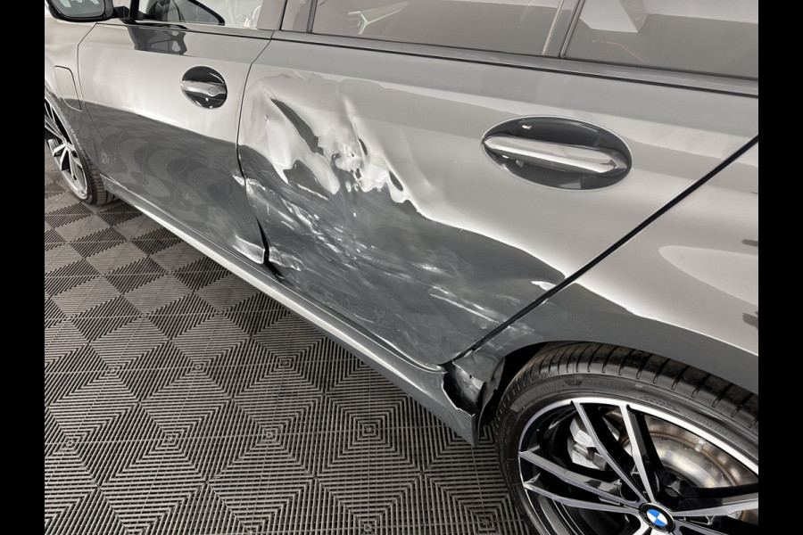 BMW 3-serie 320e Business Edition Plus (INCL.BTW) *PANO | LASER-LIGHT | FULL-LEATHER | ADAPTIVE-CRUISE | CAMERA | SPORT/HEATED-SEATS | DIGI-COCKPIT | KEYLESS | HIFI-SOUND | AMBIENT-LIGHT | DAB+ | NAVI-FULLMAP | 19''ALU*