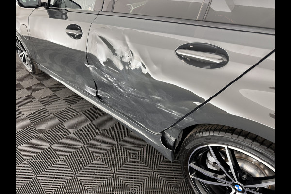 BMW 3-serie 320e Business Edition Plus (INCL.BTW) *PANO | LASER-LIGHT | FULL-LEATHER | ADAPTIVE-CRUISE | CAMERA | SPORT/HEATED-SEATS | DIGI-COCKPIT | KEYLESS | HIFI-SOUND | AMBIENT-LIGHT | DAB+ | NAVI-FULLMAP | 19''ALU*