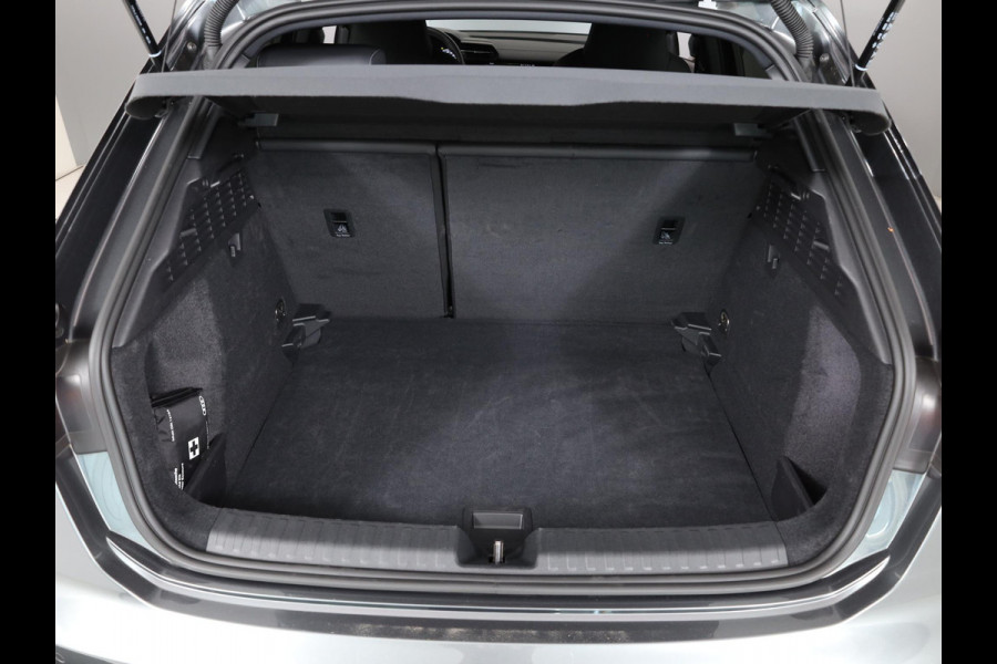 Audi A3 Sportback 30 TFSI S edition 116 pk S-tronic | Verlengde garantie | Navigatie | Parkeersensoren (Park assist) | Achteruitrijcamera | Adaptieve cruise control |