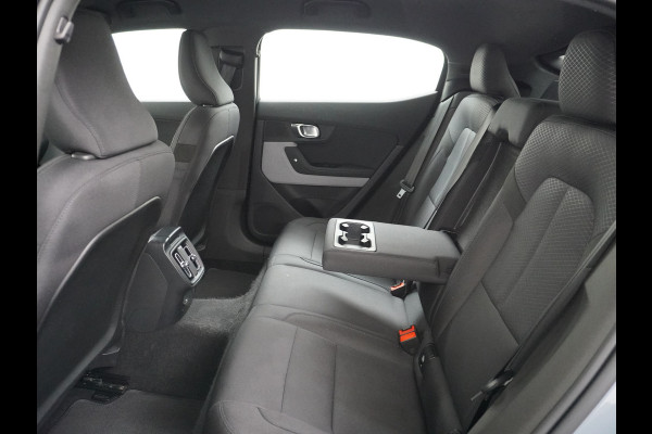 Polestar 2 Long Range 78kWh Carplay Android Auto Cruise Control Keyless Navi Ecc 360°Camera 19"LM Led-Pixel PDC Elektr.Klep Google Maps Blindspot Monitoring Stoelverwarming Regen-Lichtsensor Virtual-Cockpit Hill-Assist Lane Assist Origineel Nederlandse Auto Tot 150kw snel laden 1.500KG Trekvermogen €54.400 nieuwprijs