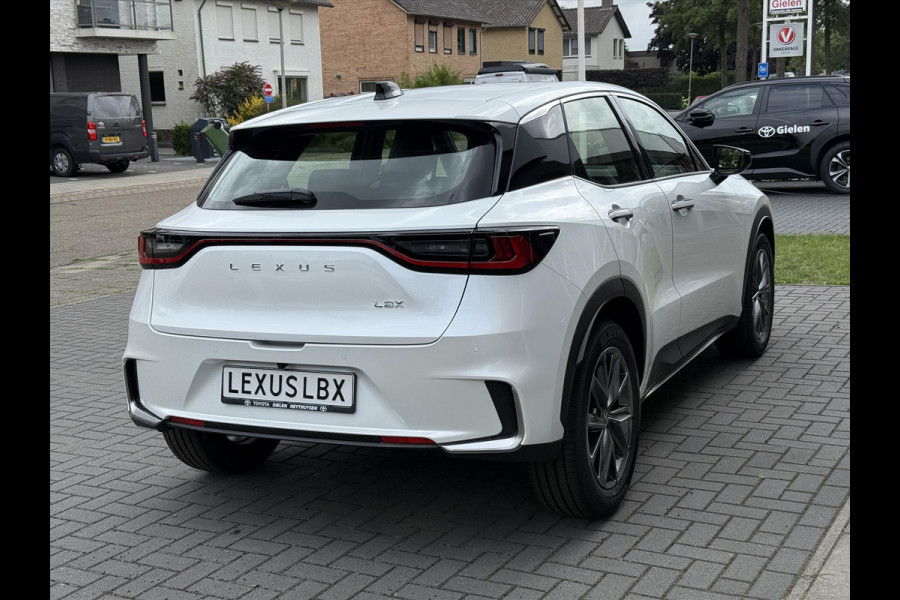 Lexus LBX 1.5 Hybrid Elegant Tech Pack | Leer, Elektrische achterklep, Parkeersensoren, Blind spot, Stoel + Stuurverwarming, Keyless