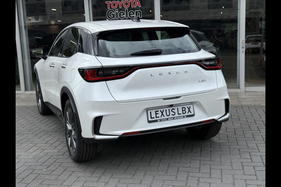 Lexus LBX 1.5 Hybrid Elegant Tech Pack | Leer, Elektrische achterklep, Parkeersensoren, Blind spot, Stoel + Stuurverwarming, Keyless