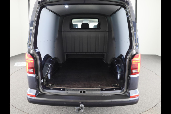 Volkswagen Transporter 2.0 TDI L2H1 30 DC Bulli 150 PK AUTOMAAT NAVI | TREKHAAK | SIDEBARS | DUBBEL CABINE