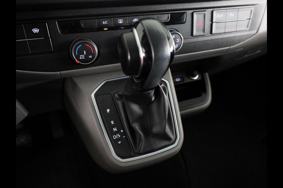 Volkswagen Transporter 2.0 TDI L2H1 30 DC Bulli 150 PK AUTOMAAT NAVI | TREKHAAK | SIDEBARS | DUBBEL CABINE