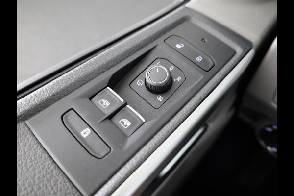 Volkswagen Transporter 2.0 TDI L2H1 30 DC Bulli 150 PK AUTOMAAT NAVI | TREKHAAK | SIDEBARS | DUBBEL CABINE