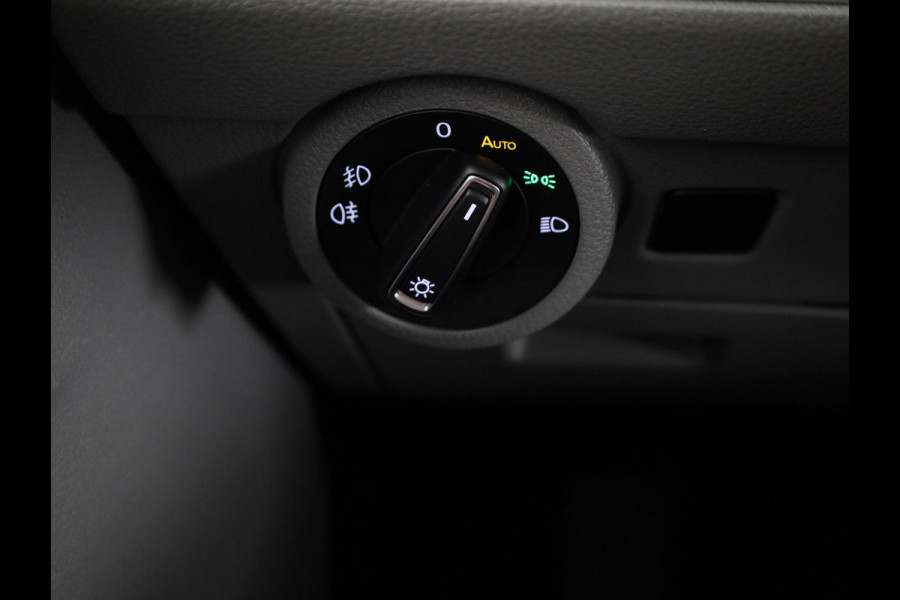 Volkswagen Transporter 2.0 TDI L2H1 30 DC Bulli 150 PK AUTOMAAT NAVI | TREKHAAK | SIDEBARS | DUBBEL CABINE