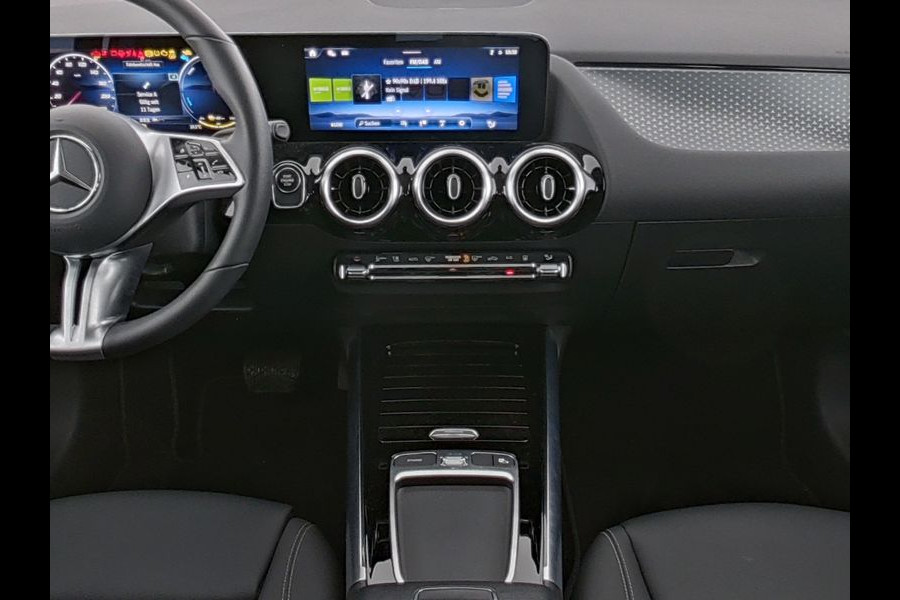 Mercedes-Benz GLA 250 e Face Lift Plug-In Hybride | Trekhaak | Ledkoplampen | Stuur en Stoelverwarming | 11kW Laden | Inclusief 24 maanden MB Certified garantie voor Europa.