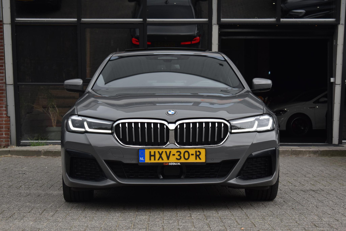 BMW 5 Serie 545e xDrive High Executive M Sport Pano HUD Camera Stuurvw