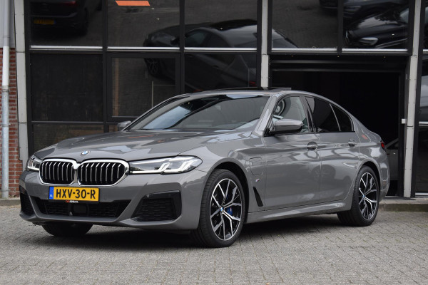 BMW 5 Serie 545e xDrive High Executive M Sport Pano HUD Camera Stuurvw