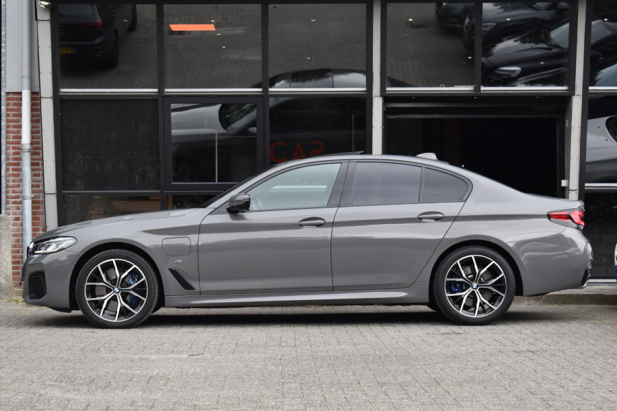 BMW 5 Serie 545e xDrive High Executive M Sport Pano HUD Camera Stuurvw