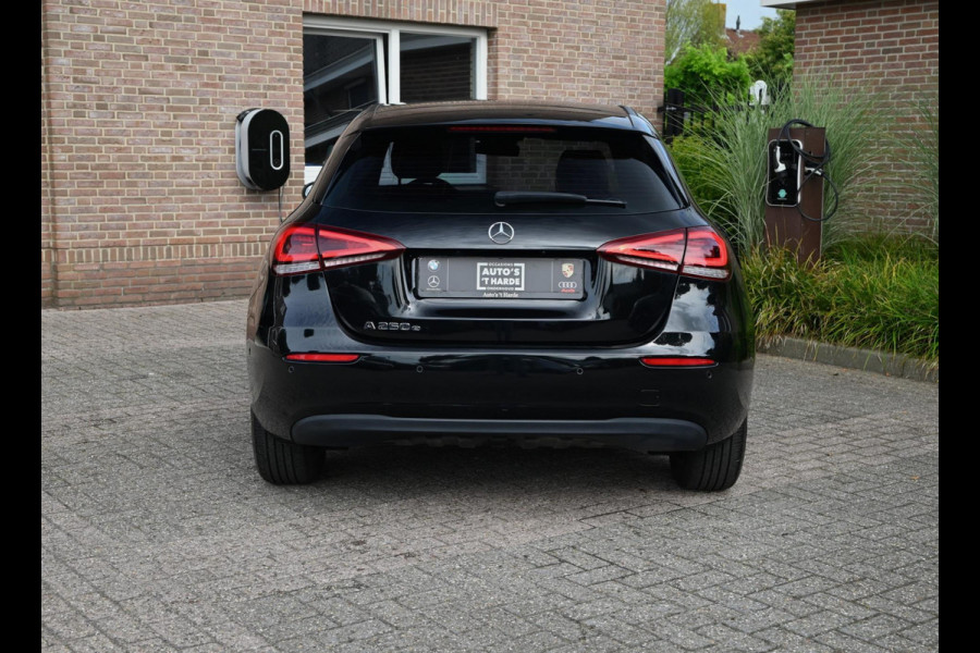 Mercedes-Benz A-Klasse 250 e Business Solution Luxury 218 PK LED Camera Widescreen 17''