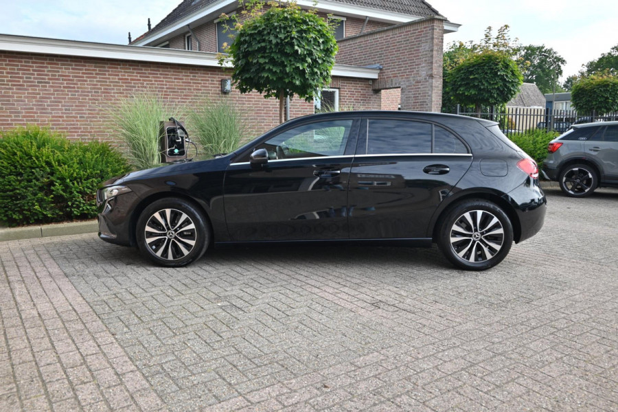Mercedes-Benz A-Klasse 250 e Business Solution Luxury 218 PK LED Camera Widescreen 17''