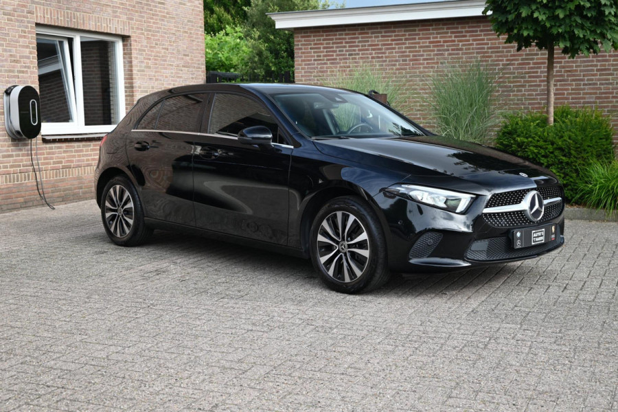 Mercedes-Benz A-Klasse 250 e Business Solution Luxury 218 PK LED Camera Widescreen 17''