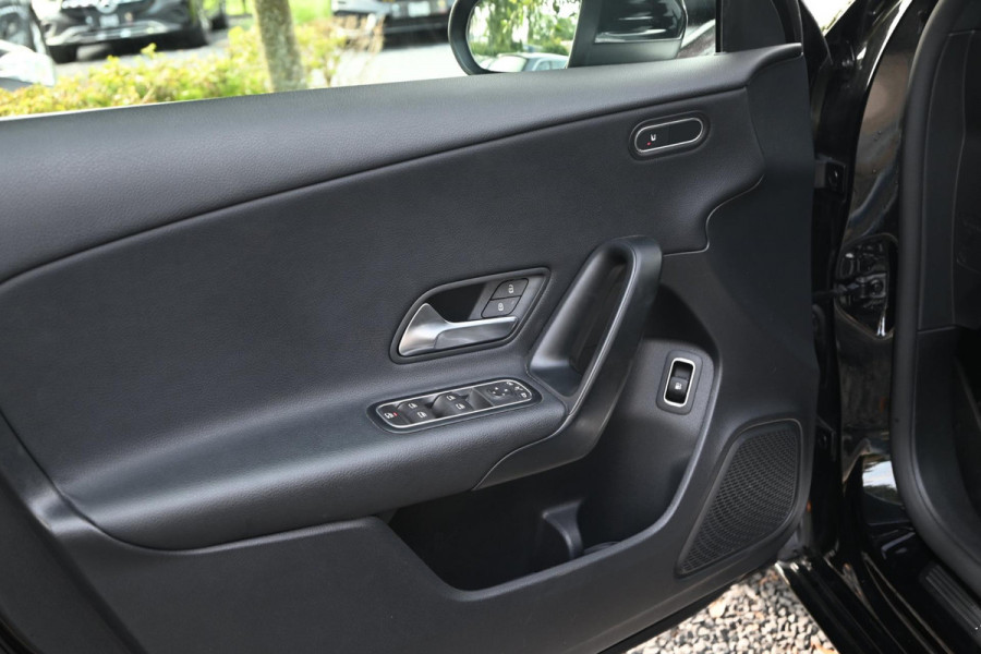 Mercedes-Benz A-Klasse 250 e Business Solution Luxury 218 PK LED Camera Widescreen 17''