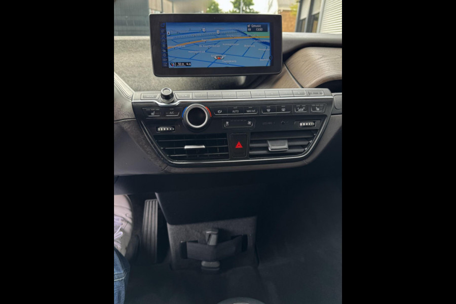 BMW i3 Comfort 94Ah 33 kWh - Navigatie I Airco I Leer I Sport velgen 20 inch I LED I Dealer onderhouden