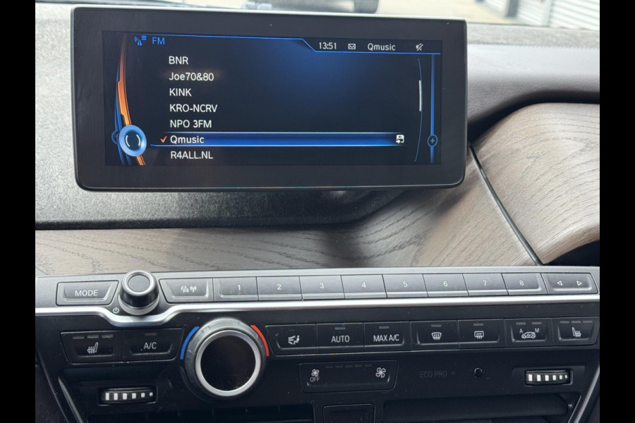 BMW i3 Comfort 94Ah 33 kWh - Navigatie I Airco I Leer I Sport velgen 20 inch I LED I Dealer onderhouden