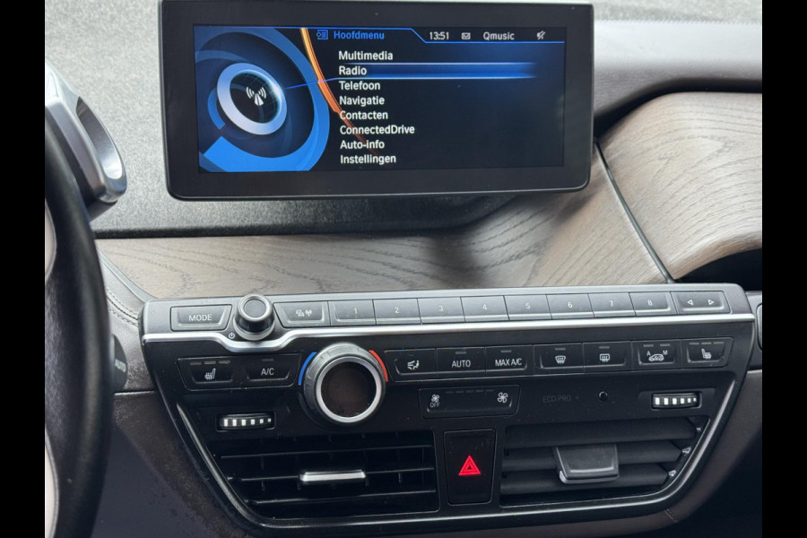 BMW i3 Comfort 94Ah 33 kWh - Navigatie I Airco I Leer I Sport velgen 20 inch I LED I Dealer onderhouden