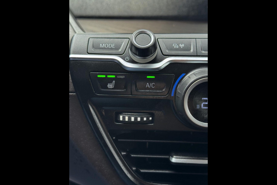 BMW i3 Comfort 94Ah 33 kWh - Navigatie I Airco I Leer I Sport velgen 20 inch I LED I Dealer onderhouden