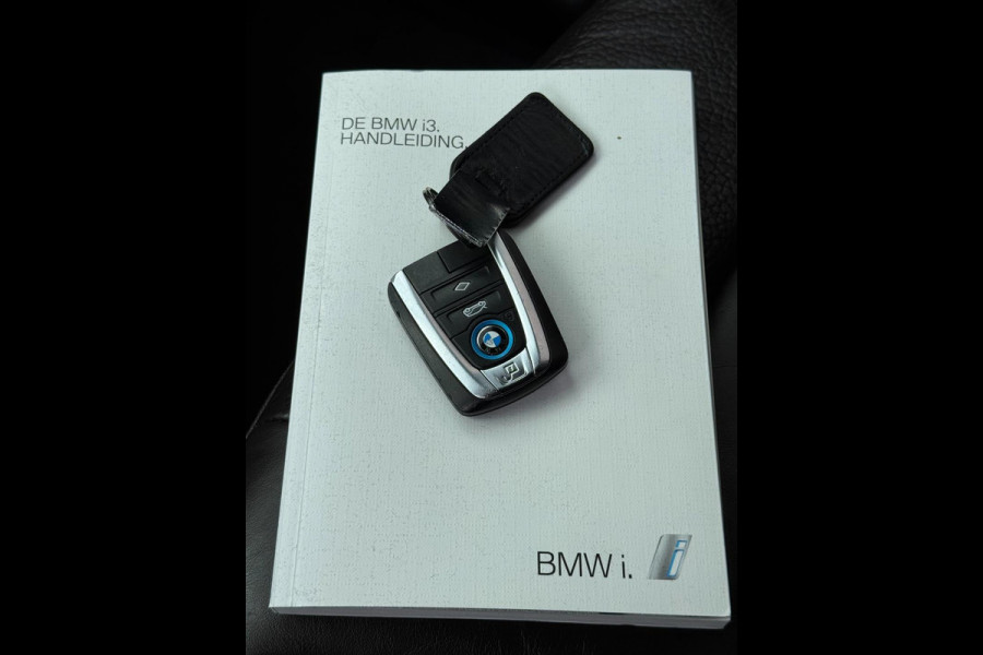 BMW i3 Comfort 94Ah 33 kWh - Navigatie I Airco I Leer I Sport velgen 20 inch I LED I Dealer onderhouden