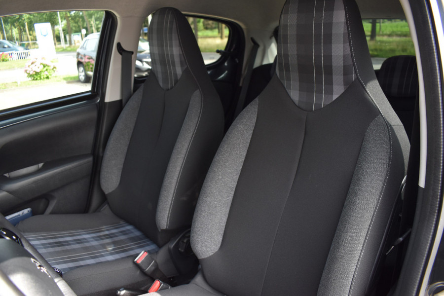 Peugeot 108 1.0 e-VTi Active 5-drs / Airco / Mistlampen / Getint glas /
