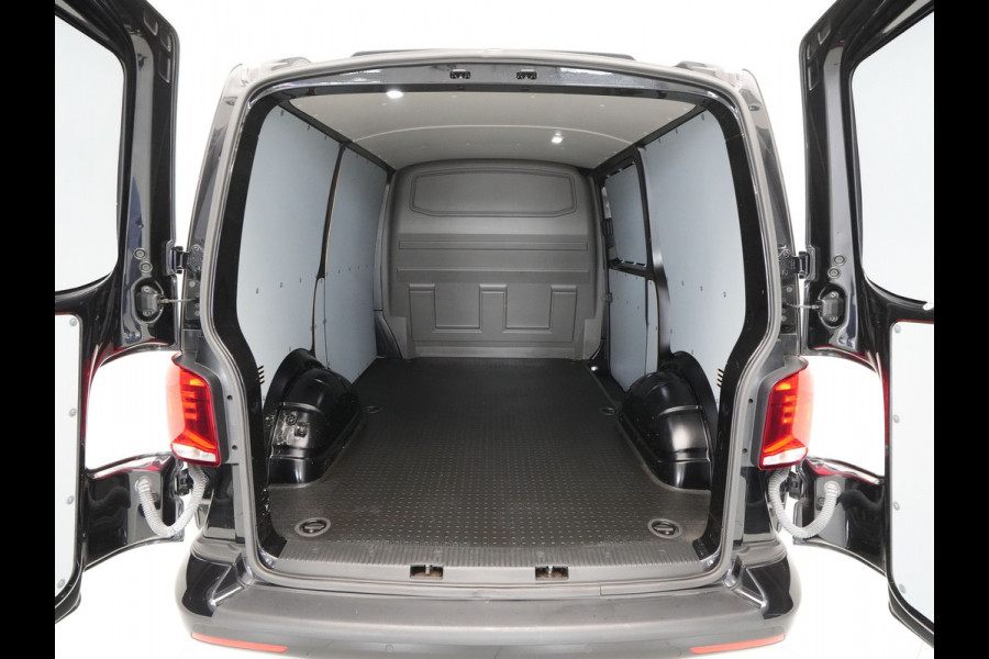 Volkswagen Transporter 2.0 TDI 150pk DSG L1H1 28 Bulli Navigatie Leder Led Acc Pdc Carplay