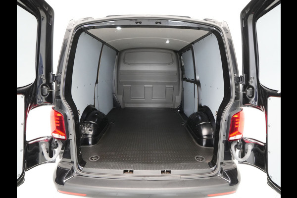 Volkswagen Transporter 2.0 TDI 150pk DSG L1H1 28 Bulli Navigatie Leder Led Acc Pdc Carplay