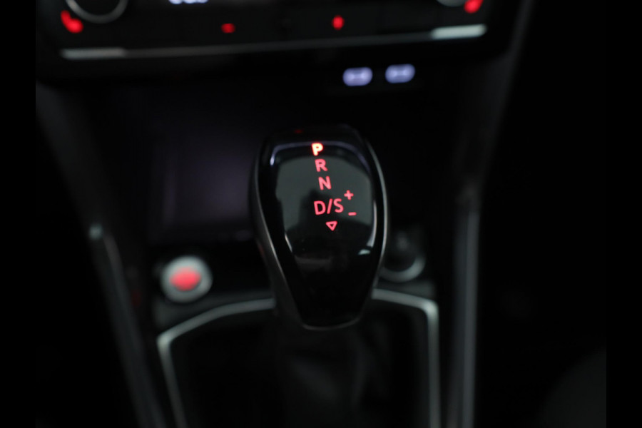 Volkswagen T-Cross 1.0 TSI Style 110 pk Automaat (DSG) | Navigatie | Parkeersensoren | Achteruitrijcamera | Adaptieve cruise control | LED koplampen |