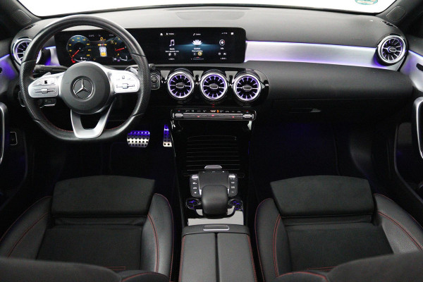 Mercedes-Benz A-Klasse 180 Business Solution AMG (PANORAMADAK, SFEERVERLICHTING, STOELVERWARMING, CAMERA, GOED ONDERHOUDEN)