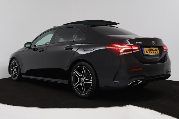 Mercedes-Benz A-Klasse 180 Business Solution AMG (PANORAMADAK, SFEERVERLICHTING, STOELVERWARMING, CAMERA, GOED ONDERHOUDEN)