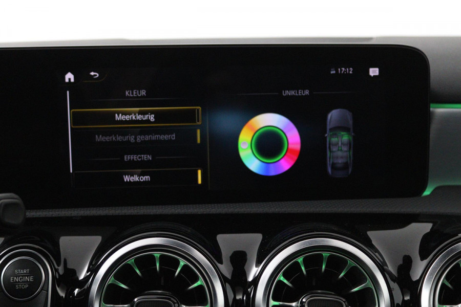Mercedes-Benz A-Klasse 180 Business Solution AMG (PANORAMADAK, SFEERVERLICHTING, STOELVERWARMING, CAMERA, GOED ONDERHOUDEN)