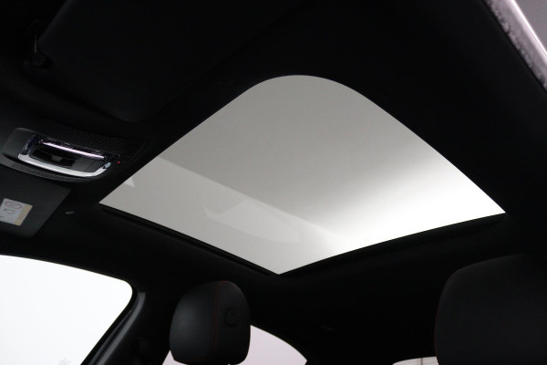 Mercedes-Benz A-Klasse 180 Business Solution AMG (PANORAMADAK, SFEERVERLICHTING, STOELVERWARMING, CAMERA, GOED ONDERHOUDEN)