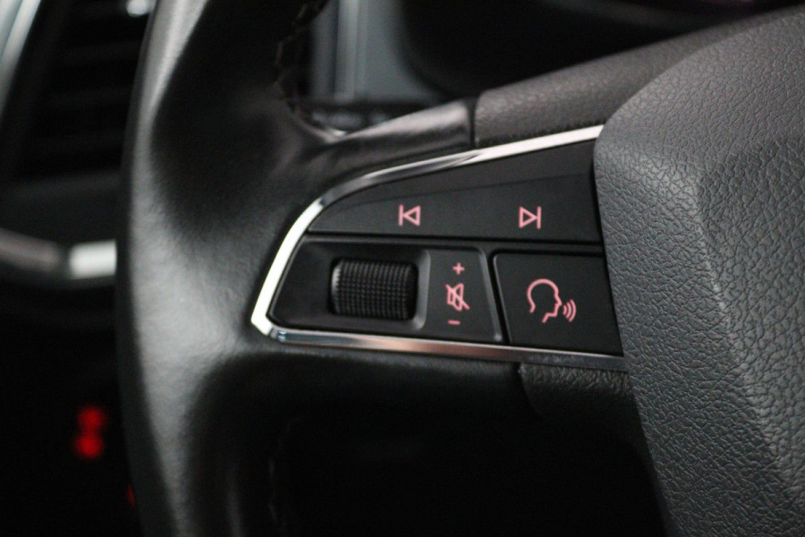 Seat Ateca 1.0 EcoTSI Style Business Intense (PARKEERSENSOREN, CRUISE CONTROL, NAVIGATIE, CARPLAY, NL-AUTO, GOED ONDERHOUDEN)