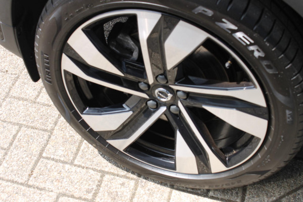 Volvo XC40 B3 177PK Automaat Plus Dark Google infotainment / Draadloos telefoon opladen / Elektrisch bedienbare bestuurdersstoel met geheugen / Adaptieve Cruise Control / Panoramisch schuif-kanteldak